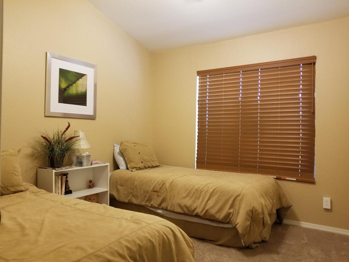 Quiet Neighborhood Off La Canada توسن المظهر الخارجي الصورة